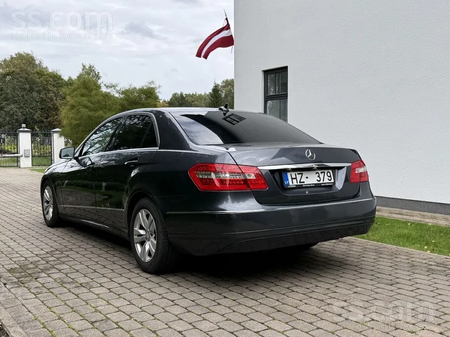 Mercedes-Benz E-Class 2011 photo 3