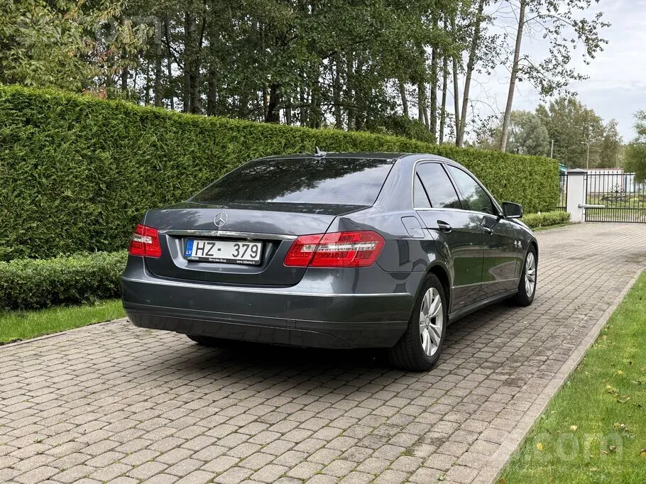 Mercedes-Benz E-Class 2011 photo 4