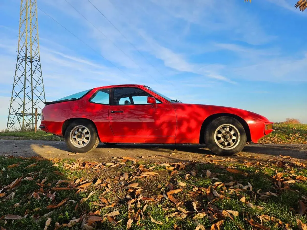 Porsche 924 1980 photo 2