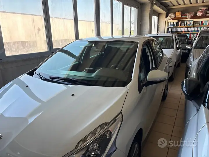 Peugeot 208 2021 photo 2
