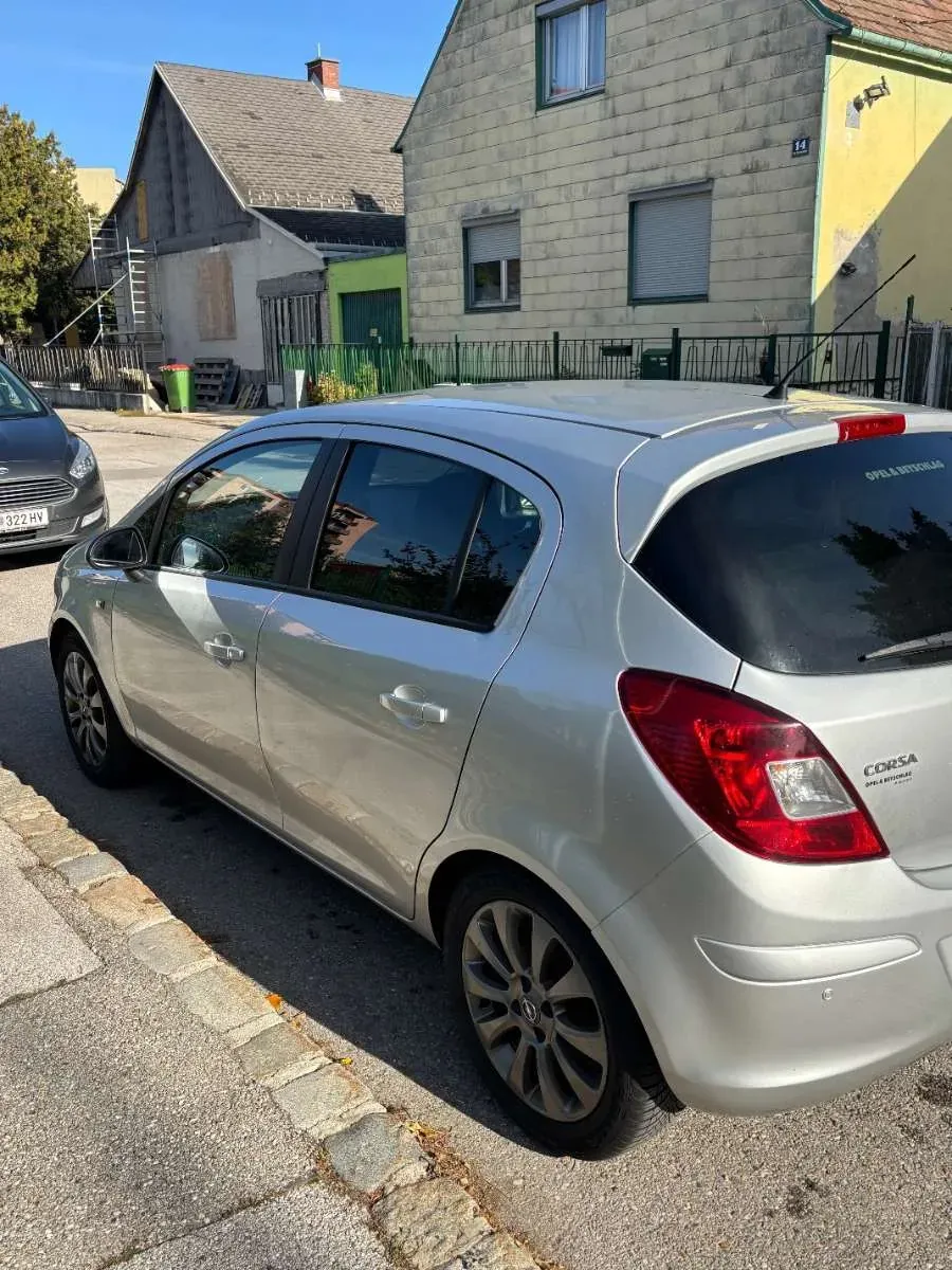 Opel Corsa 2010 photo 2