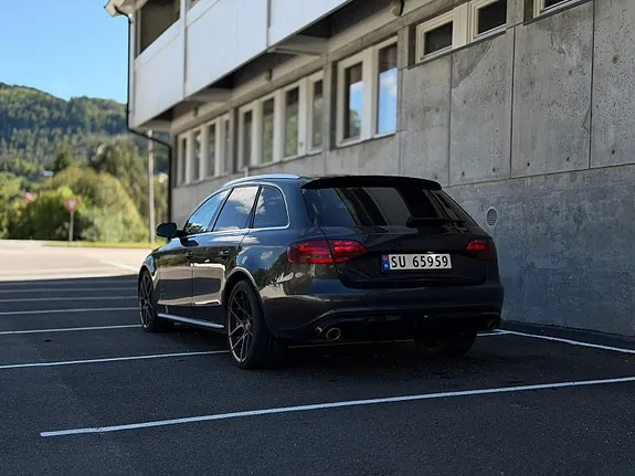 Audi A4 2009 photo 4