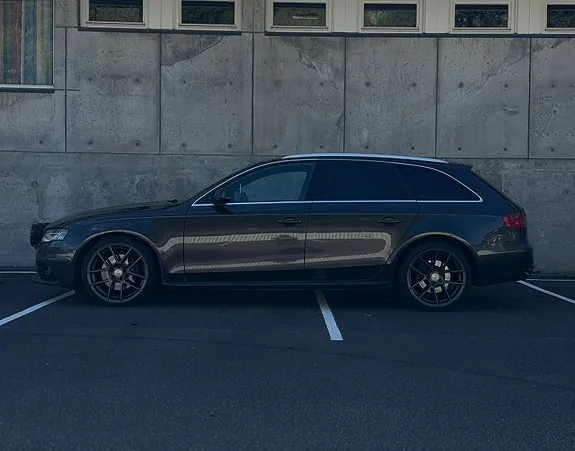 Audi A4 2009 photo 2