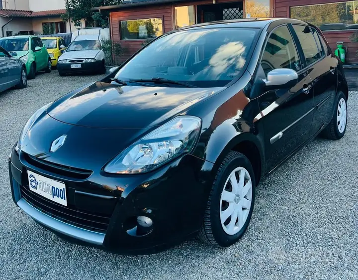 Renault Clio 2010 photo 5