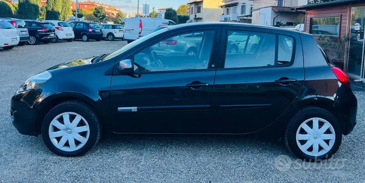 Renault Clio 2010 photo 4