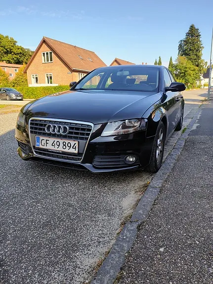 Audi A4 2011 photo 2