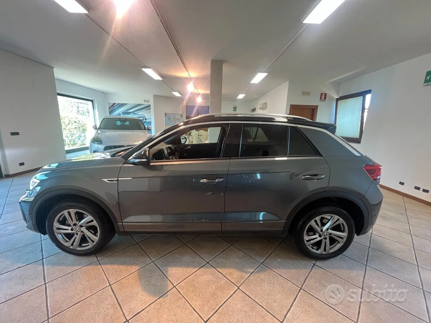 Volkswagen T-Roc 2023 photo 2
