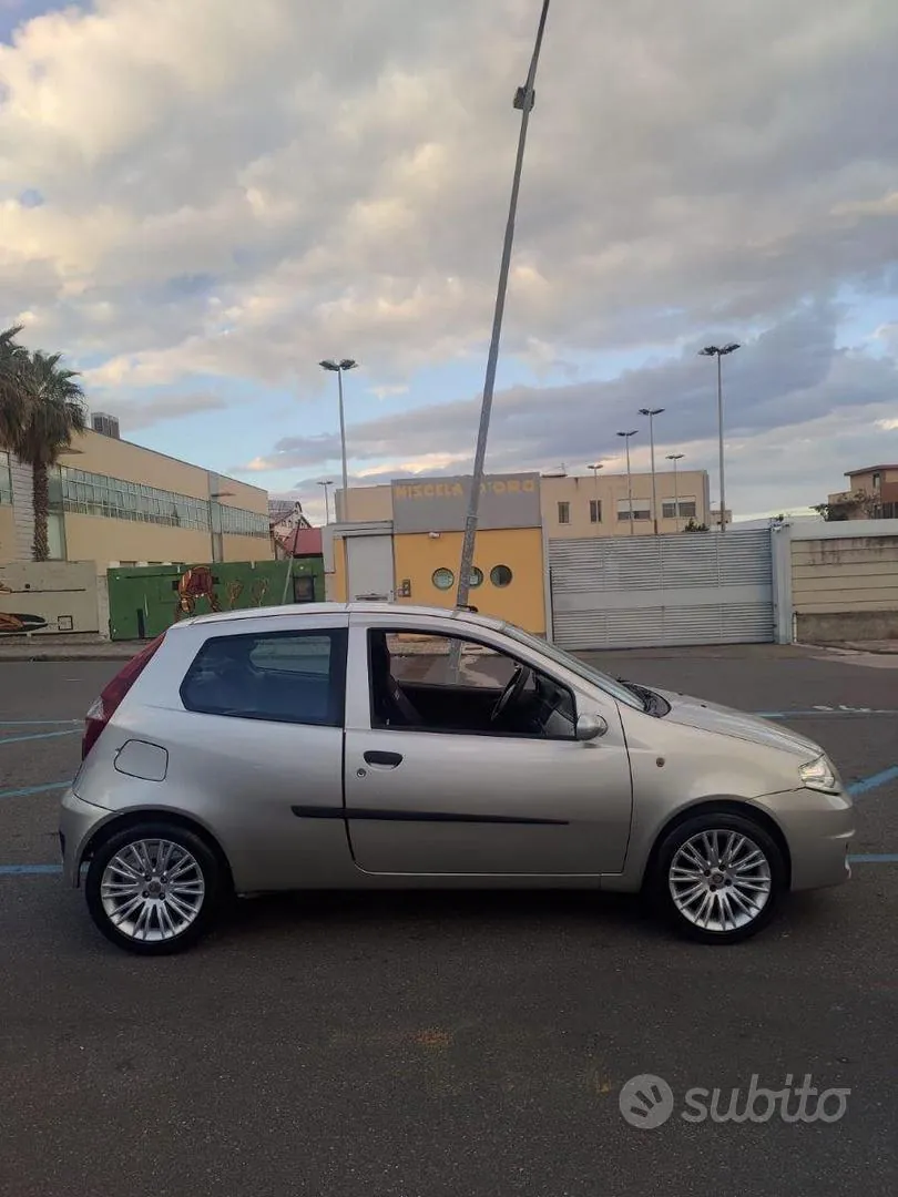 Fiat Punto 2003 photo 2