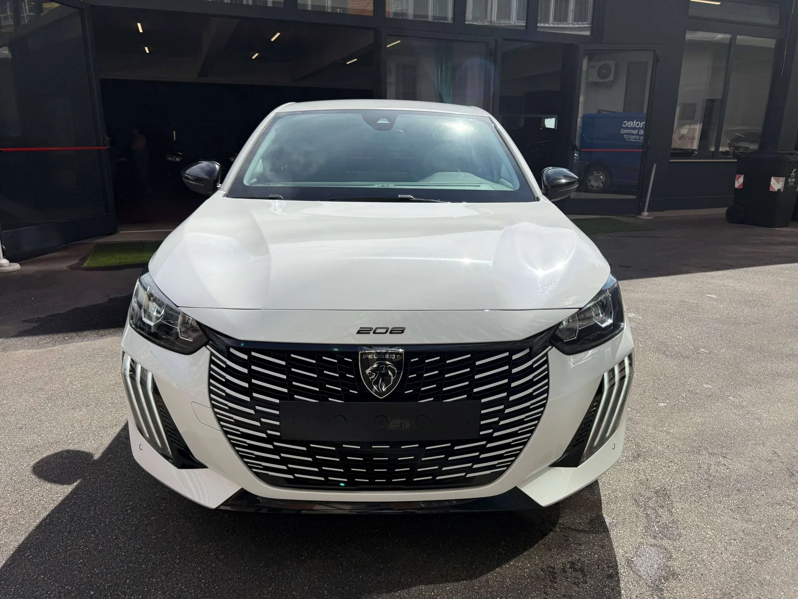 Peugeot 208 2024 photo 2