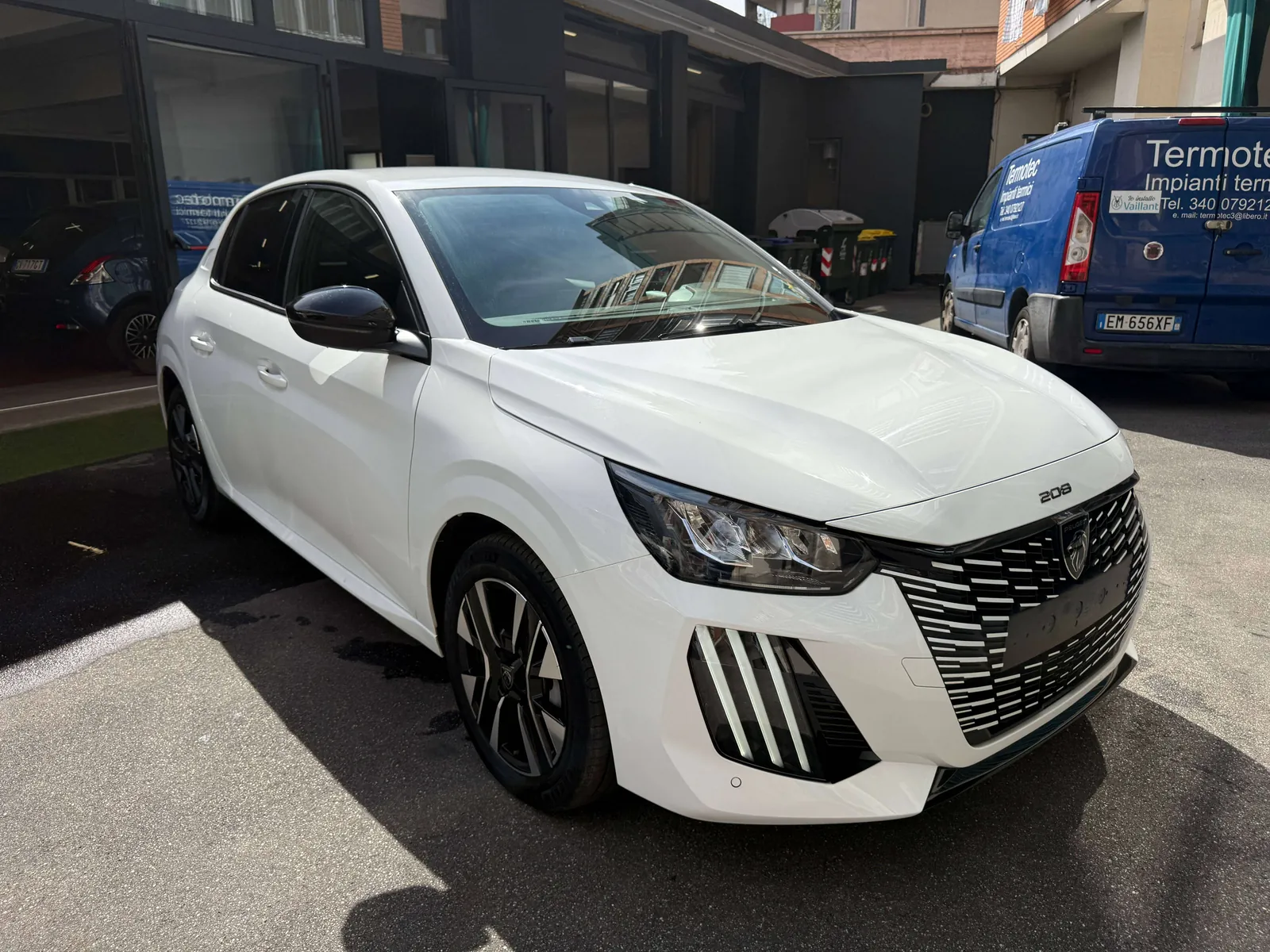 Peugeot 208 2024 photo 3