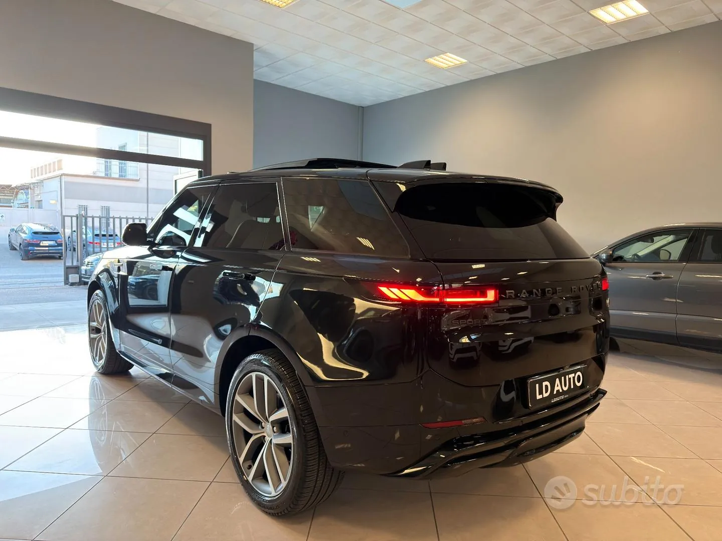 Land Rover Range Rover Sport 2023 photo 3