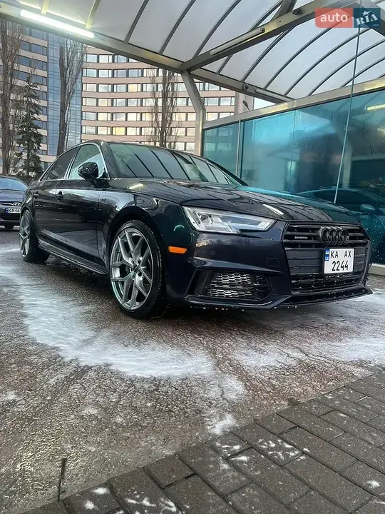 Audi A4 2018 photo 2