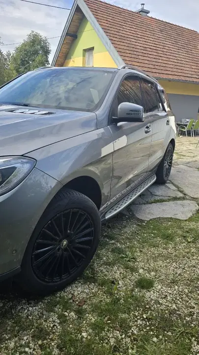 Mercedes-Benz M-Class 2012 photo 2