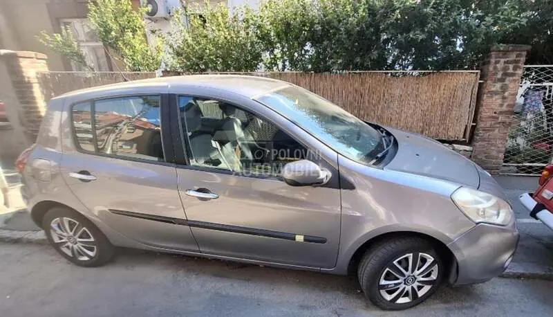 Renault Clio 2010 photo 4