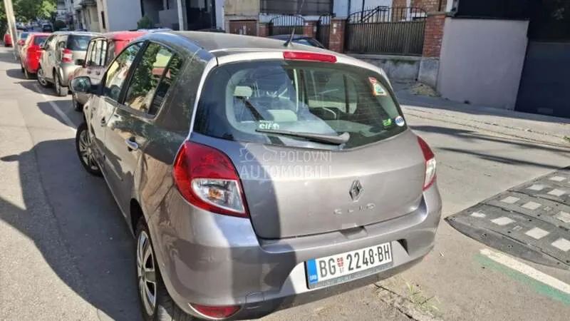 Renault Clio 2010 photo 2