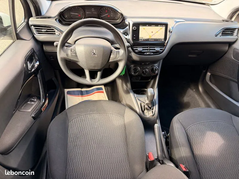Peugeot 208 2018 photo 4