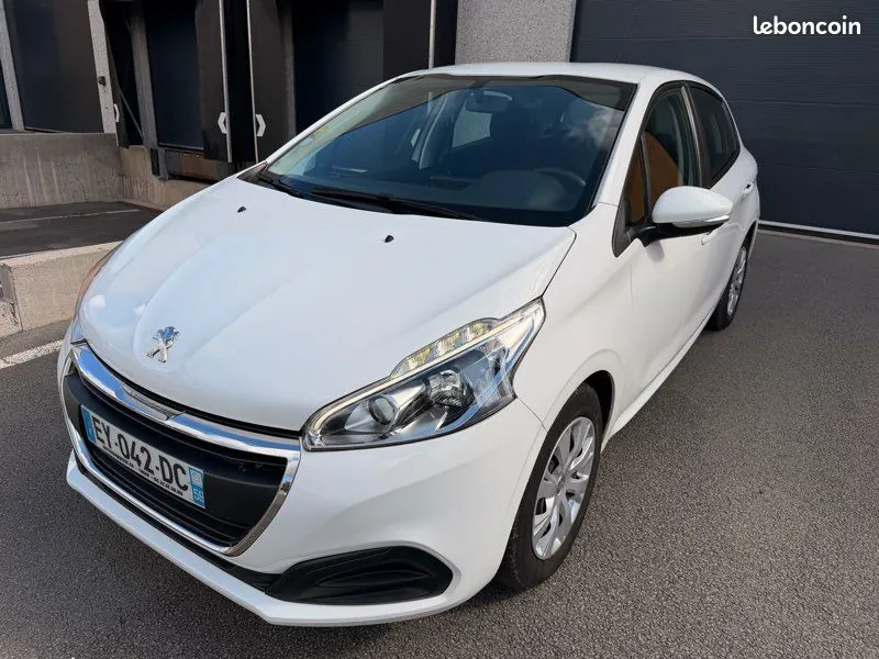 Peugeot 208 2018 photo 2