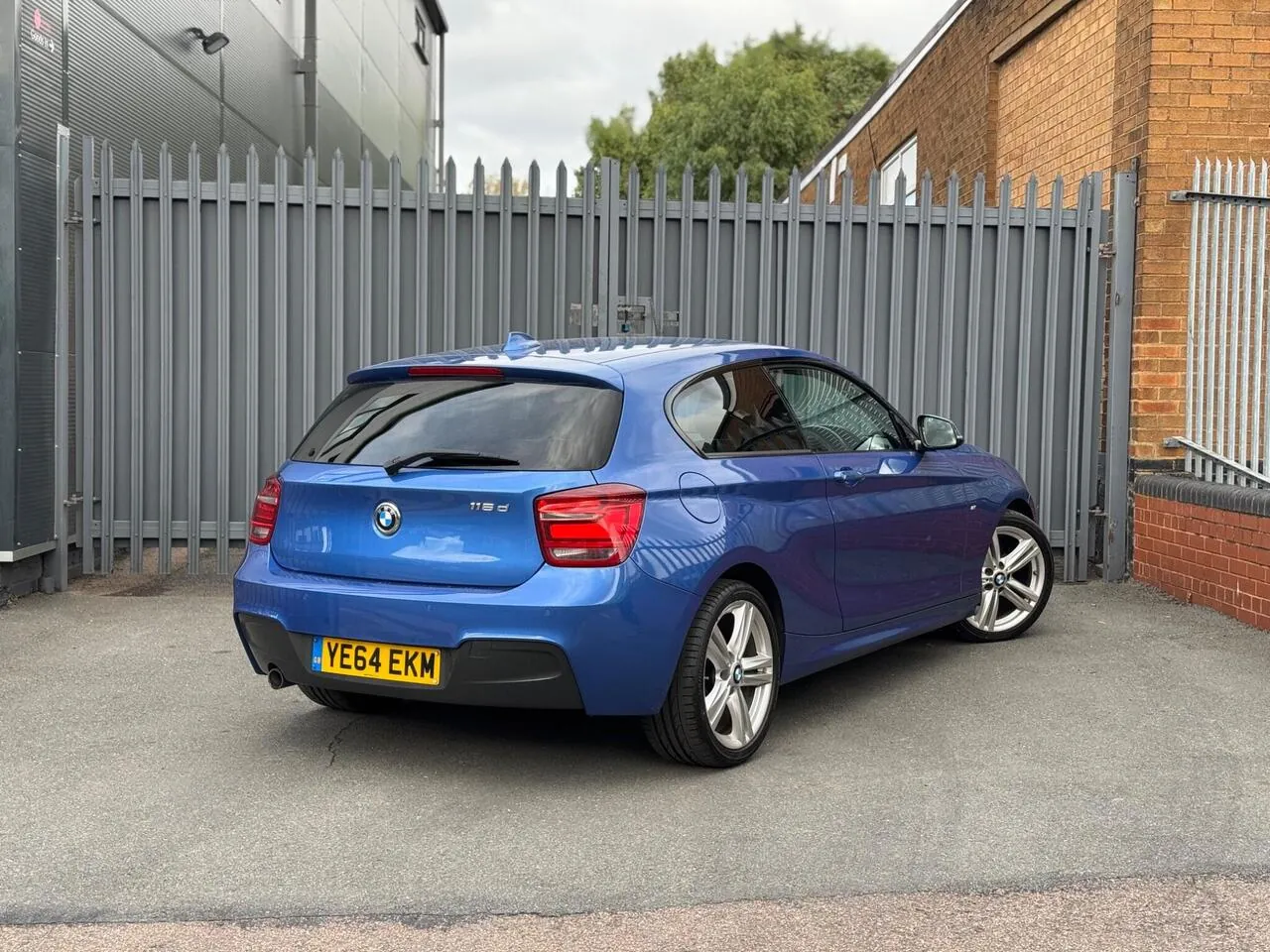BMW 1 Series 2015 photo 2