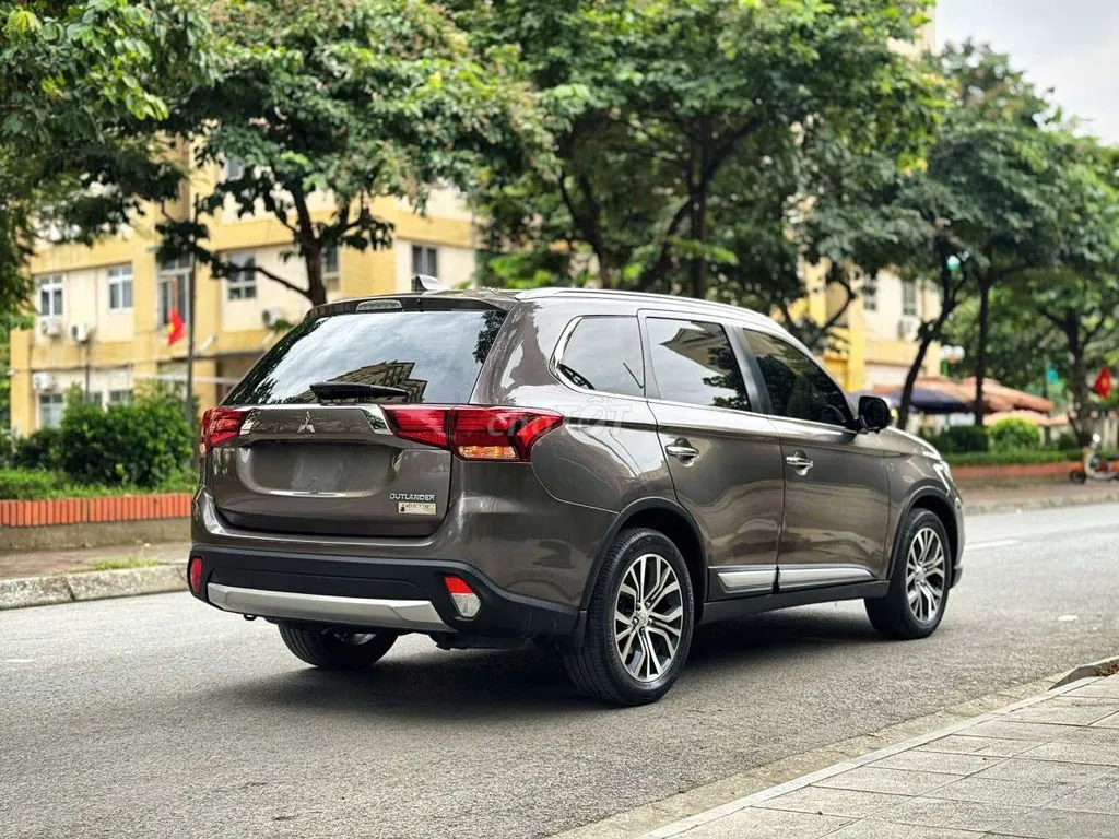 Mitsubishi Outlander 2018 photo 2
