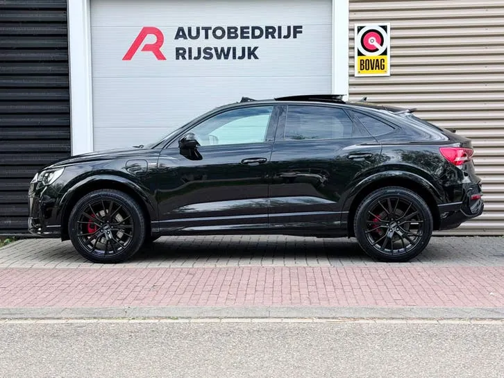 Audi Q3 2022 photo 2
