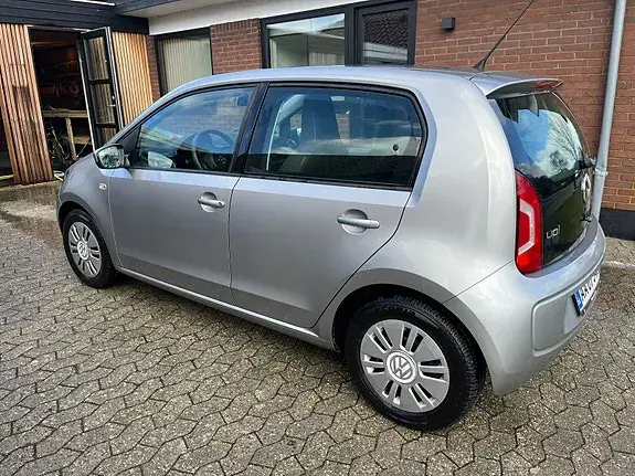 Volkswagen Up 2013 photo 4
