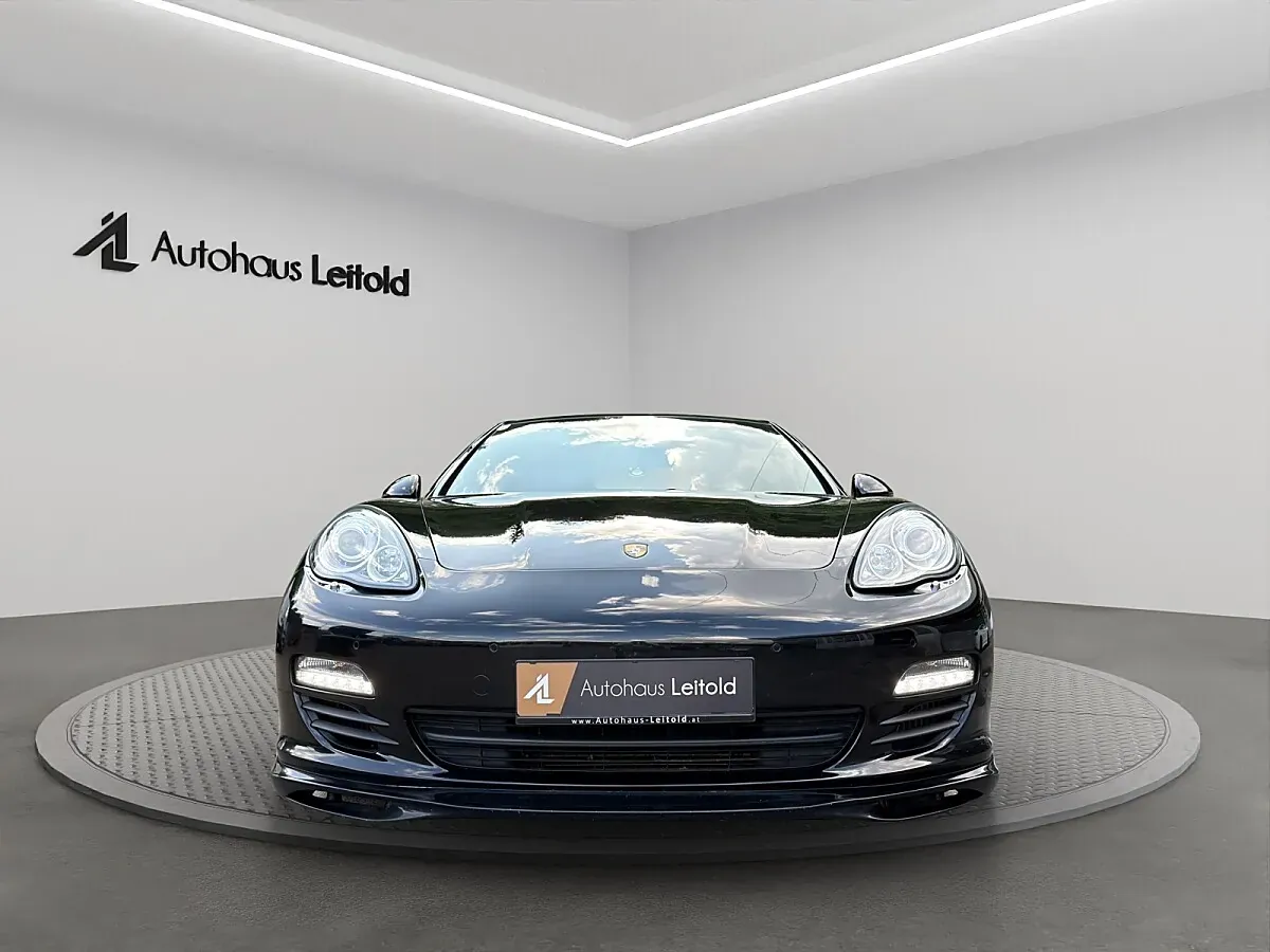 Porsche Panamera 2012 photo 2