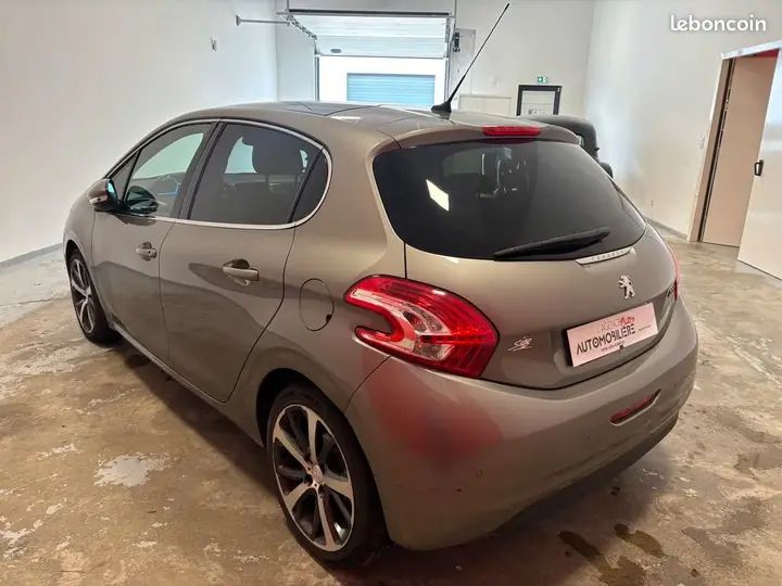 Peugeot 208 2014 photo 5