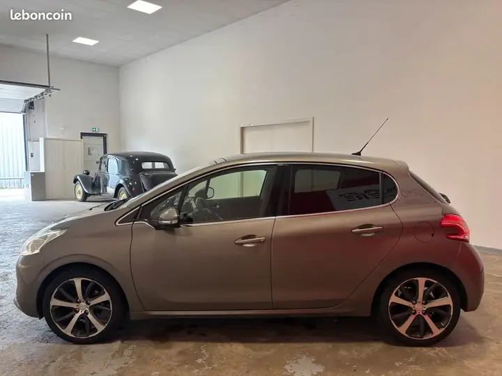 Peugeot 208 2014 photo 4