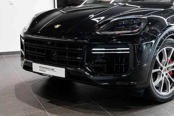 Porsche Cayenne Turbo 2024 photo 2