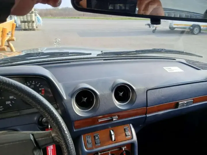 Mercedes-Benz 230 Ce 1984 photo 3