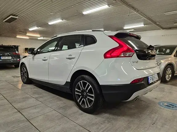 Volvo V40 Cross Country 2019 photo 2