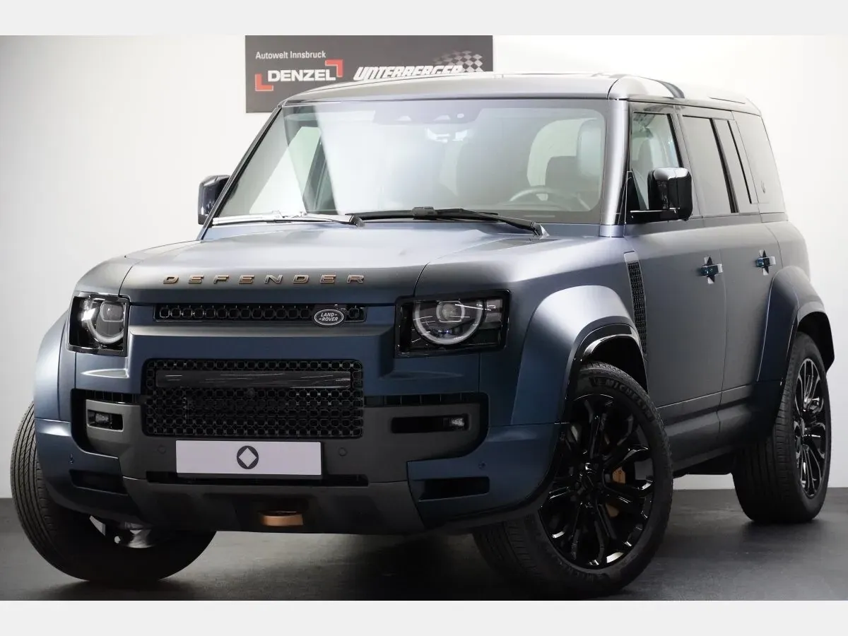Land Rover Defender photo 2