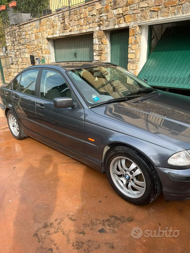 BMW 318I 2009 photo 3