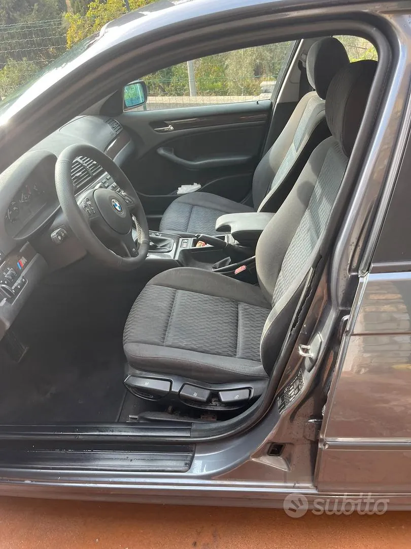 BMW 318I 2009 photo 4