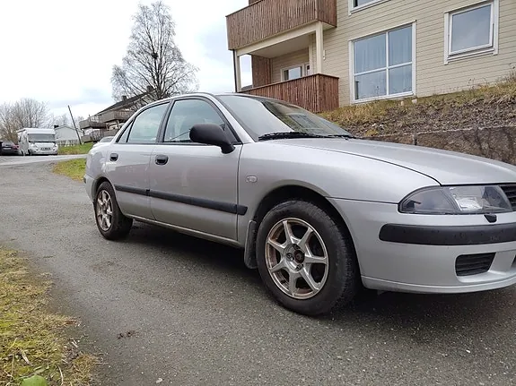 Mitsubishi Carisma 2003 photo 3