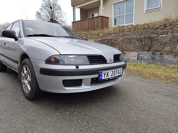 Mitsubishi Carisma 2003 photo 2