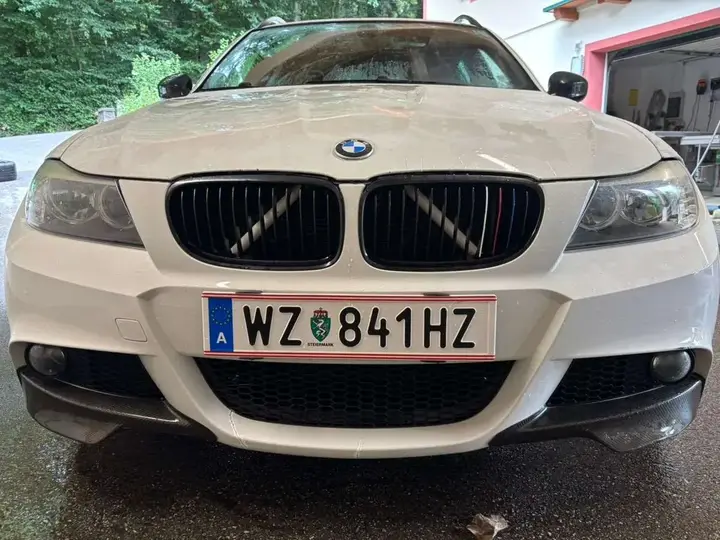 BMW 3 Series 2009 photo 2