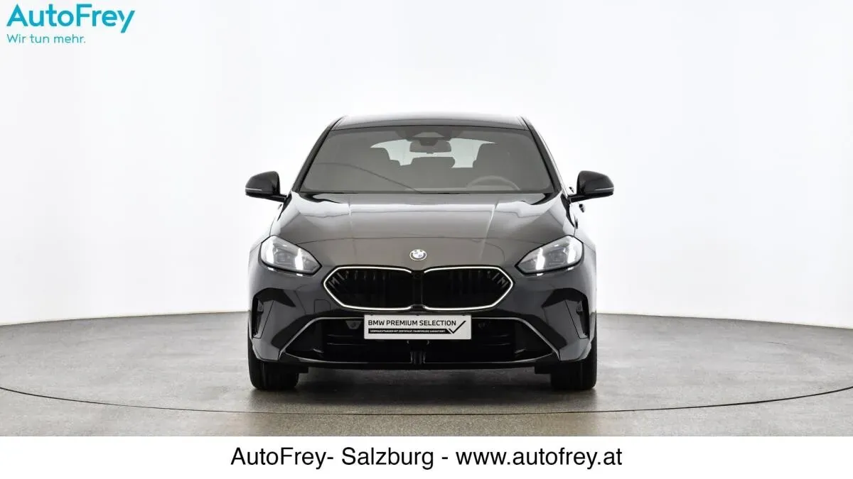 BMW 1 Series 2025 photo 2