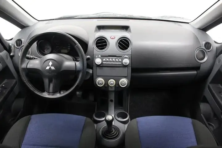 Mitsubishi Colt 2007 photo 2