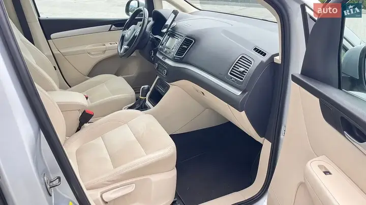 Volkswagen Sharan 2012 photo 4