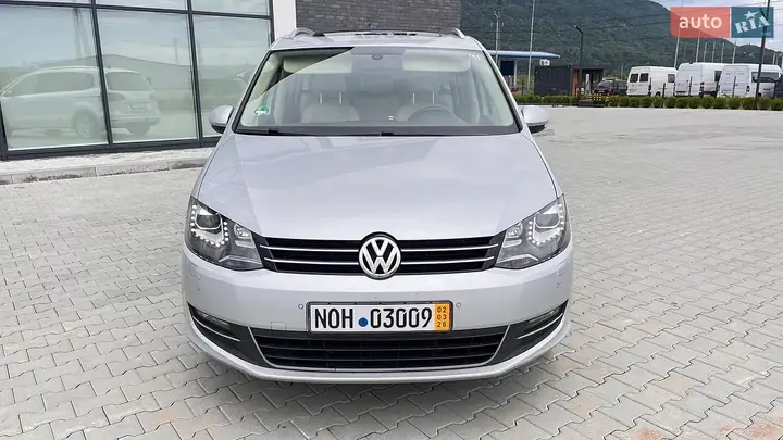 Volkswagen Sharan 2012 photo 2