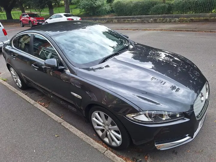 Jaguar Xf 2015 photo 2
