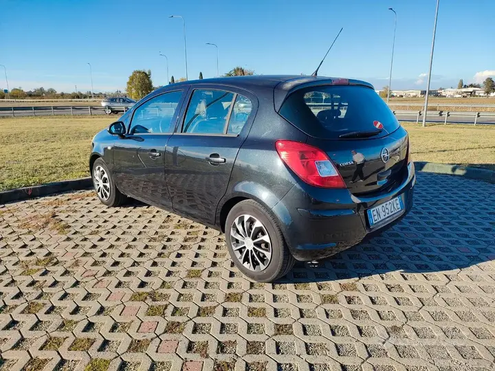Opel Corsa D 2013 photo 2