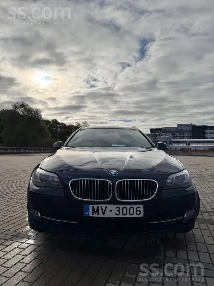 BMW 530D 2010 photo 2