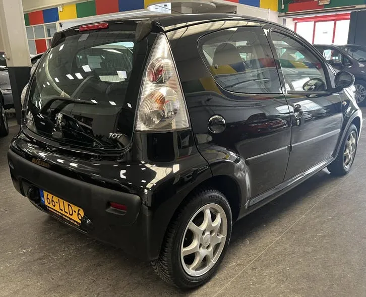 Peugeot 107 2010 photo 2