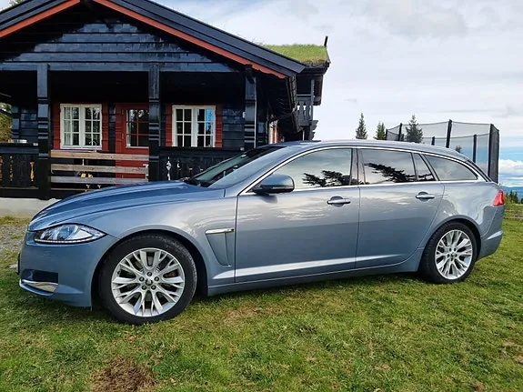 Jaguar Xf 2013 photo 2