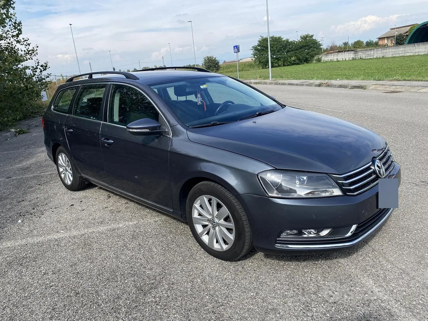 Volkswagen Passat 2011 photo 2