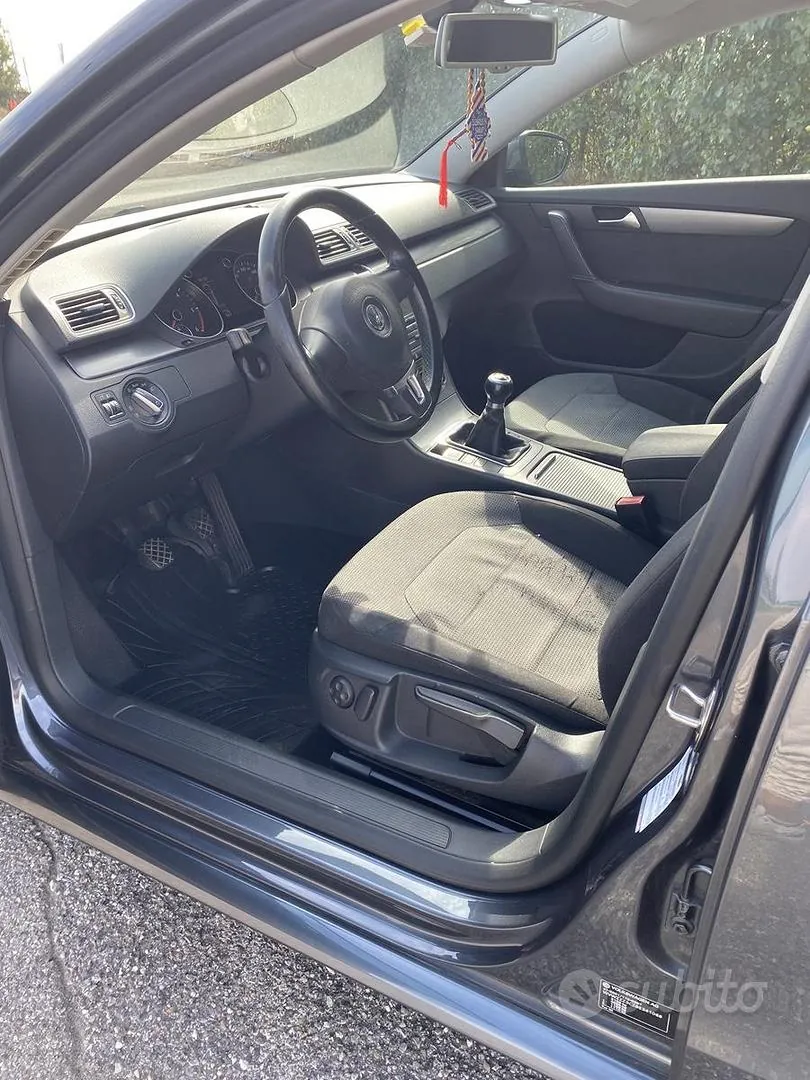 Volkswagen Passat 2011 photo 3