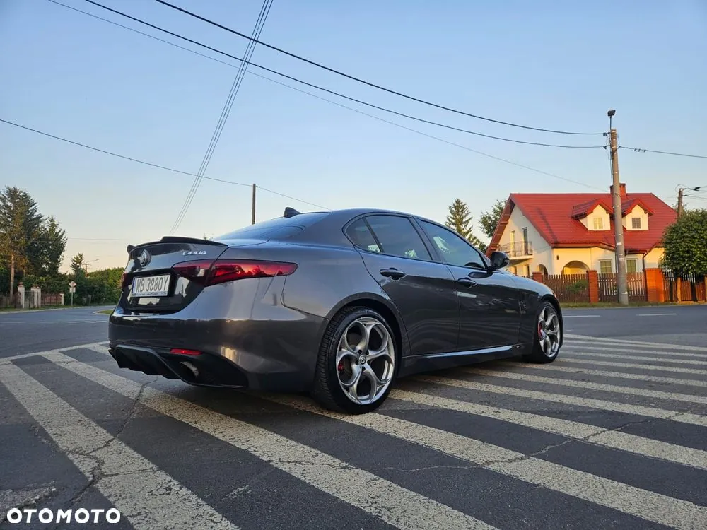 Alfa Romeo Giulia 2017 photo 2
