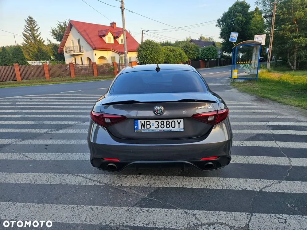 Alfa Romeo Giulia 2017 photo 5